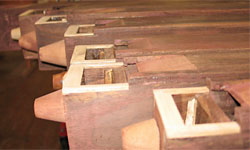 Holzpfeifen mit restaurierten Vorschlag-Sitzen