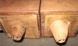 Etliche Füße der Holzpfeifen waren verwurmt und bereits früher ersetzt worden